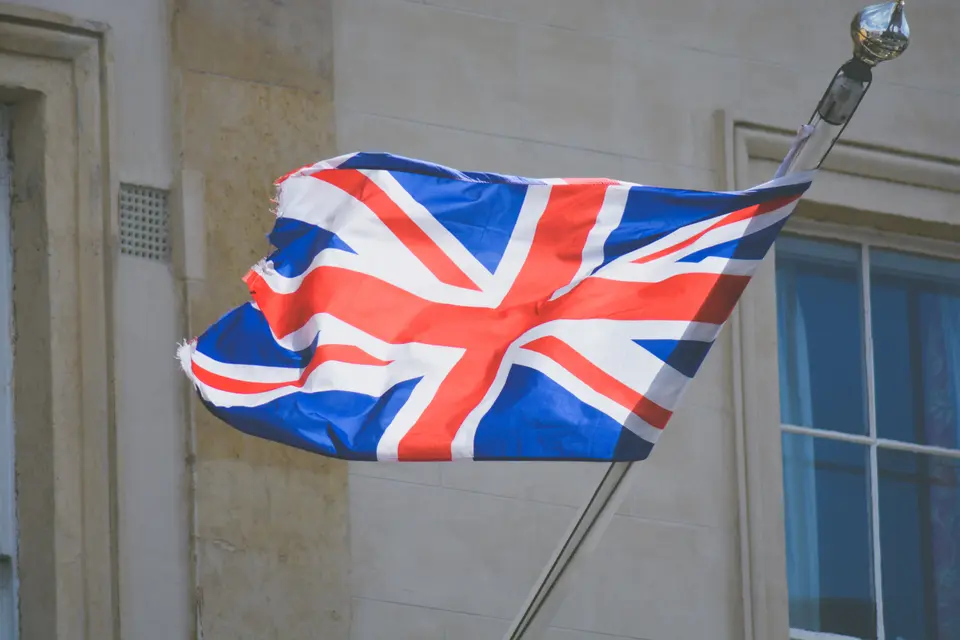 How Much Does It Cost to Ship a Dog or Cat From the U.S. to the United Kingdom (UK)?