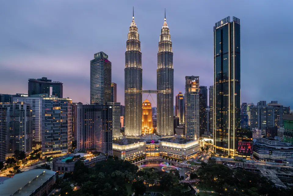 How Much Does It Cost to Ship a Dog or Cat From the U.S. to Malaysia?
